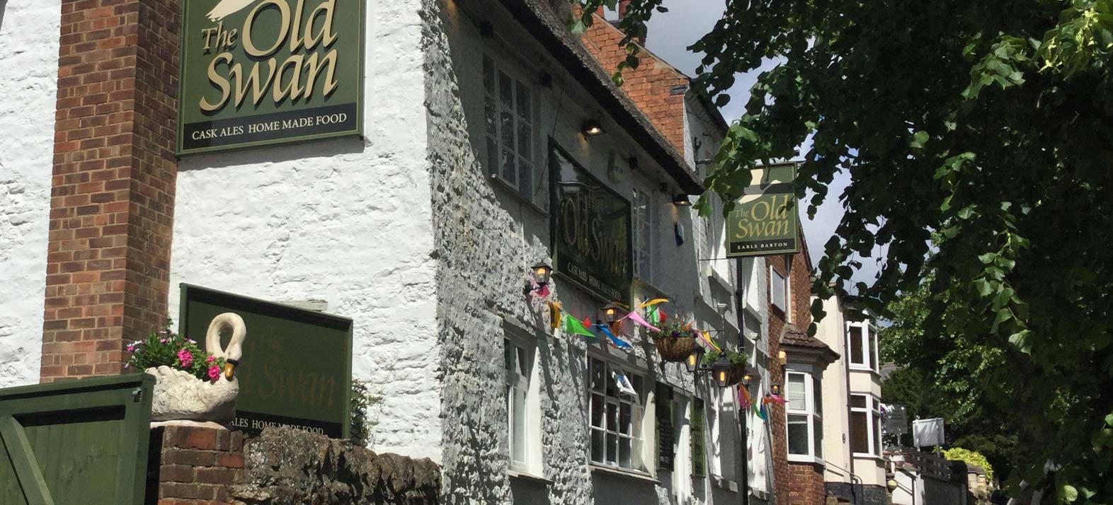 The Old Swan, Earls Barton. Ales, Pub Food, Sunday Lunches, Live Music